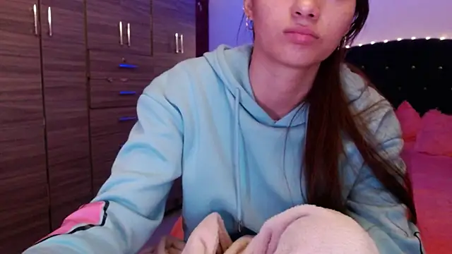 XXX chat uživo modela holy_juli