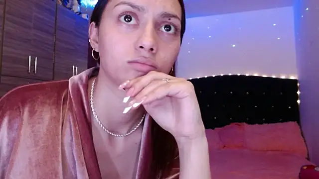 holy_juli live-chat rom