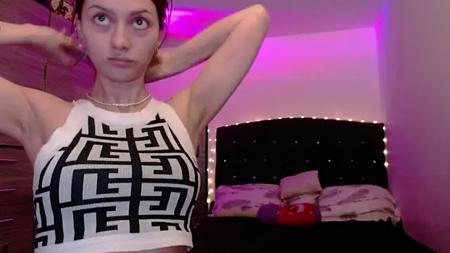 holy_juli's Live XXX Chat