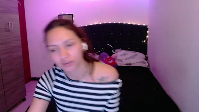 holy_juli's Live XXX Chat