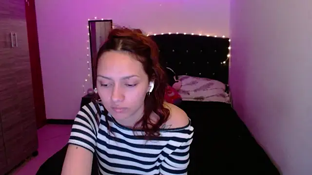 holy_juli Adlı Modelin Canlı XXX Sohbeti