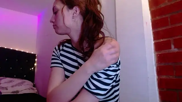 Chatroom XXX en direct de holy_juli