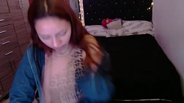 holy_juli's Live XXX Chat