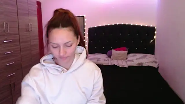 holy_juli's Live XXX Chat