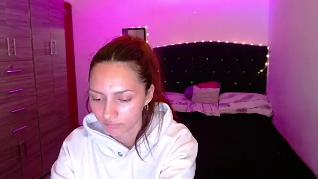 Chat +18 de holy_juli ao vivo