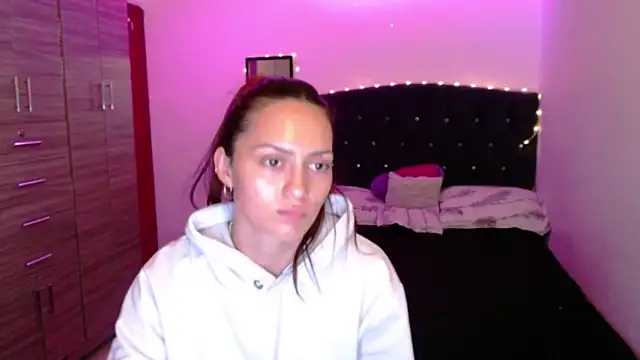 holy_juli's Live XXX Chat