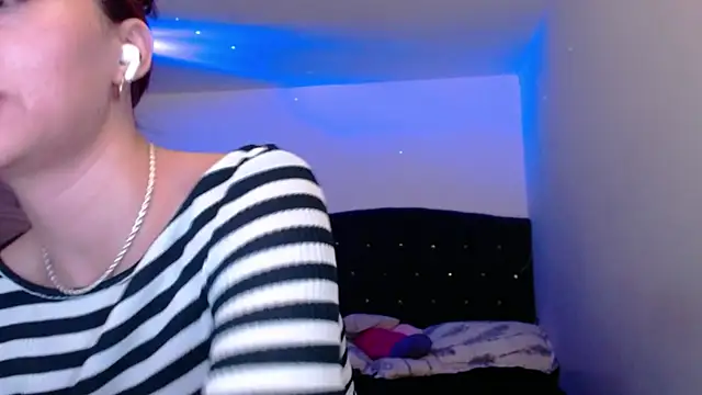 Chat XXX ao vivo de holy_juli