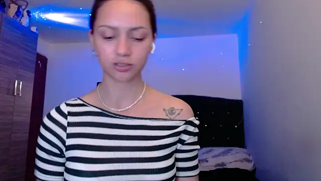holy_juli live XXX chat