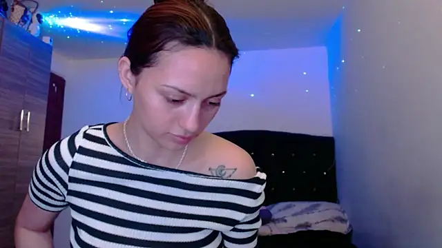 Chat XXX ao vivo de holy_juli