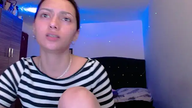 holy_juli's Live XXX Chat