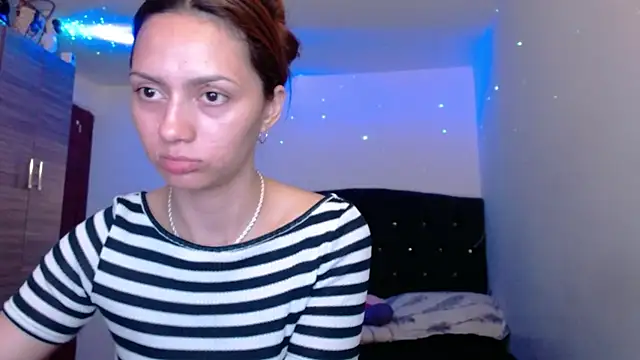 holy_juli Chat XXX live
