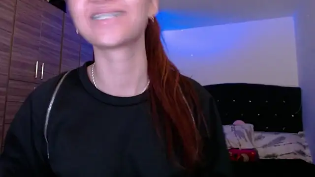 holy_juli's Live XXX Chat
