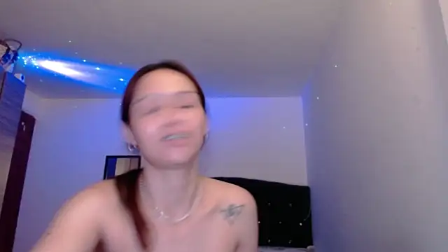 XXX chat uživo modela holy_juli