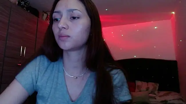 holy_juli Adlı Modelin Canlı XXX Sohbeti