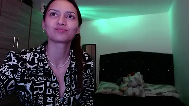holy_juli Chat XXX live