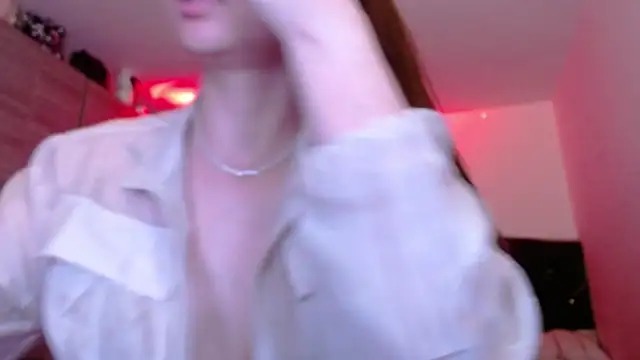 holy_juli's Live XXX Chat