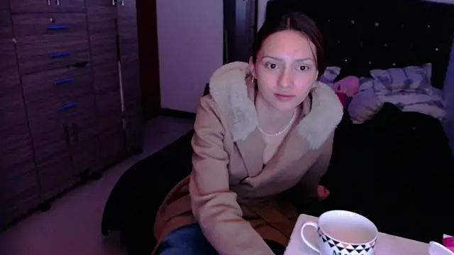 holy_juli élő XXX-chatje