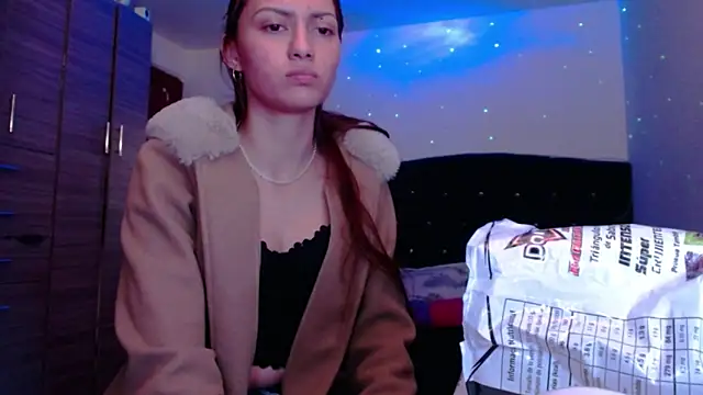 holy_juli's Live XXX Chat