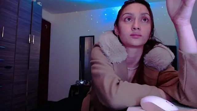 holy_juli's Live XXX Chat