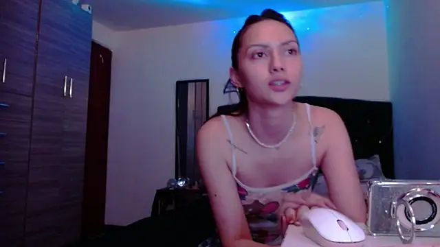 holy_juli's Live XXX Chat