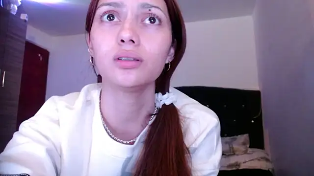 holy_juli Chat XXX in diretta