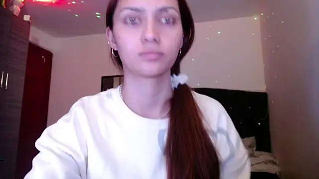 Chat +18 de holy_juli ao vivo