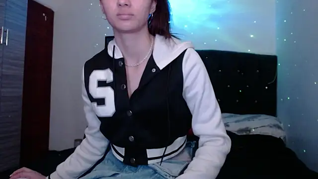 holy_juli's Live XXX Chat