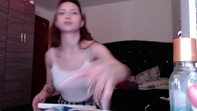 holy_juli's Live XXX Chat