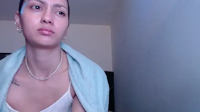 Chatroom XXX en direct de holy_juli