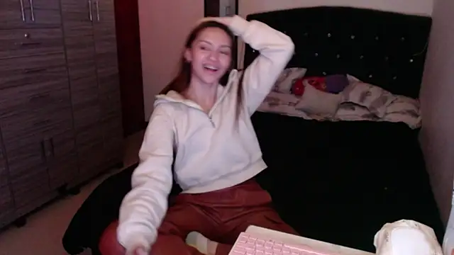 holy_juli's Live XXX Chat