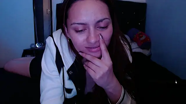 holy_juli Chat XXX live