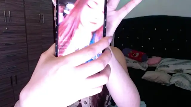 holy_juli's Live XXX Chat