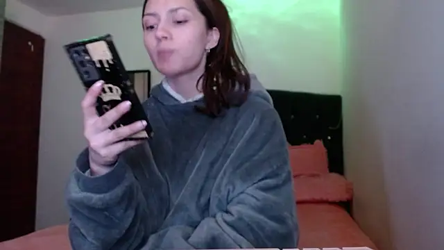 holy_juli's Live XXX Chat