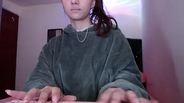 holy_juli's Live XXX Chat