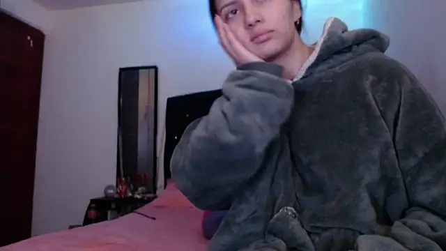 holy_juli Chat XXX in diretta