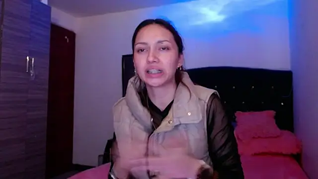 holy_juli's Live XXX Chat