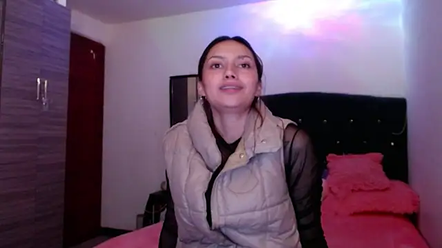 holy_juli's Live XXX Chat