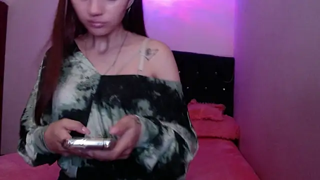 holy_juli's Live XXX Chat