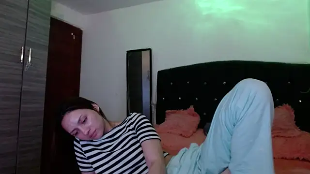 holy_juli's Live XXX Chat