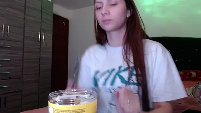 holy_juli's Live XXX Chat