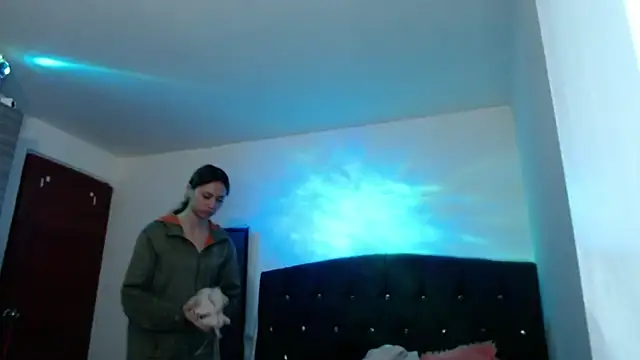holy_juli élő XXX-chatje
