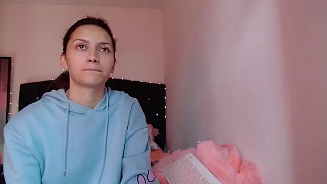 Chat +18 de holy_juli ao vivo