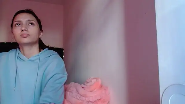 holy_juli Adlı Modelin Canlı XXX Sohbeti