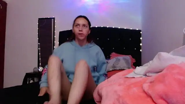 holy_juli's Live XXX Chat