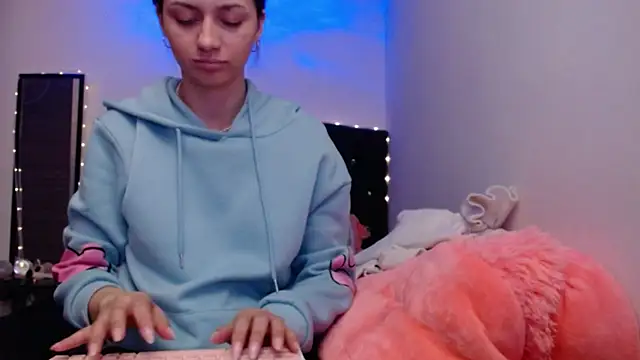 holy_juli's Live XXX Chat