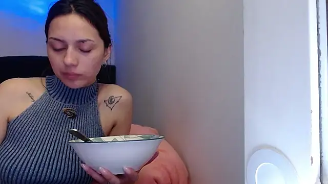 holy_juli: απευθείας συνομιλία ΧΧΧ