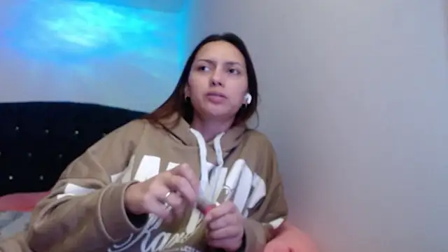 Chatroom XXX en direct de holy_juli