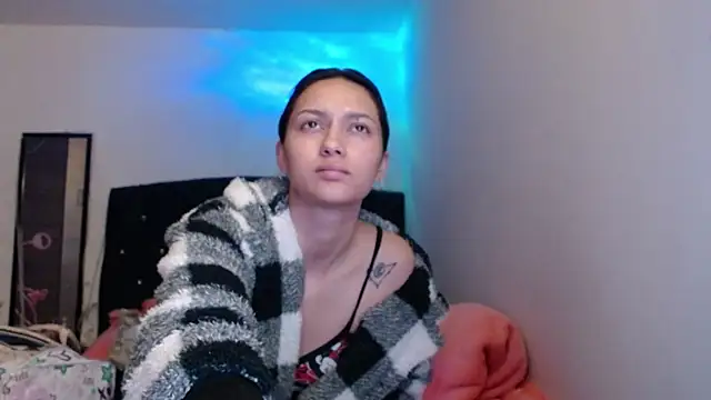 holy_juli Obrolan Langsung XXX