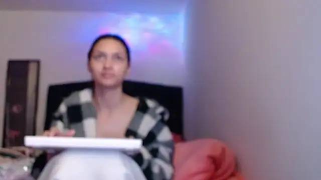 holy_juli's Live XXX Chat