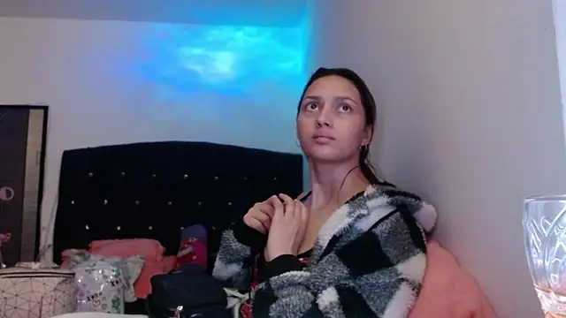 צ'אט XXX בשידור חי של holy_juli